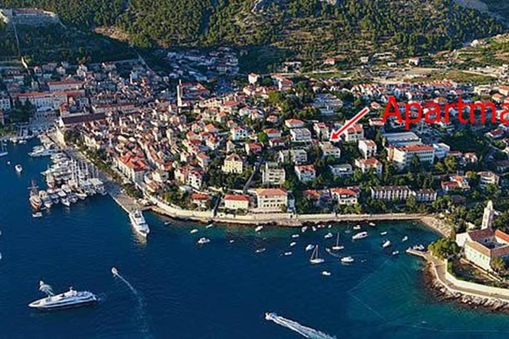 Jelka- Center Of Apartment Hvar Town